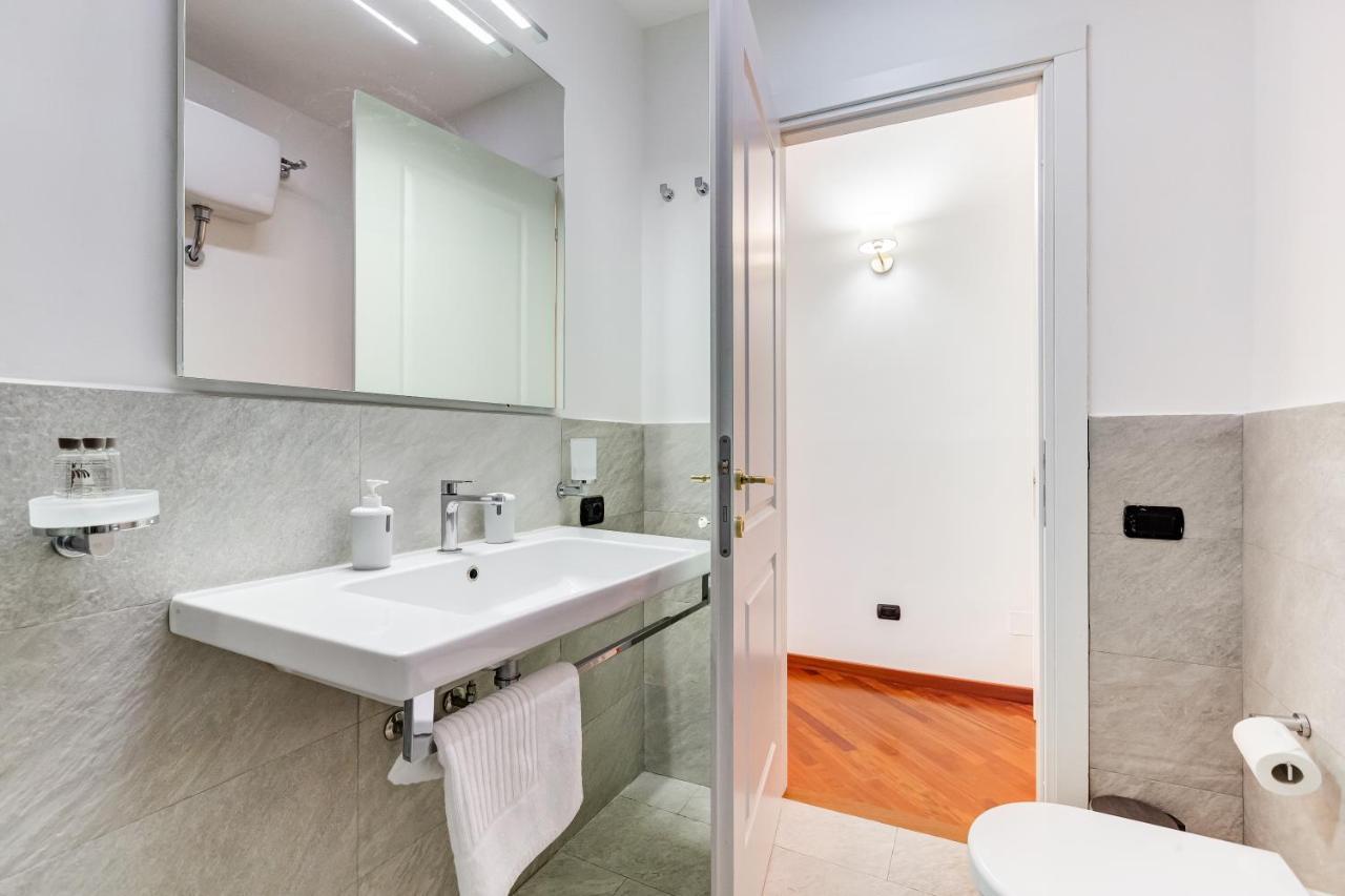 Bdc - Spanish Steps Gold 2Bdr Suite Rome Bagian luar foto